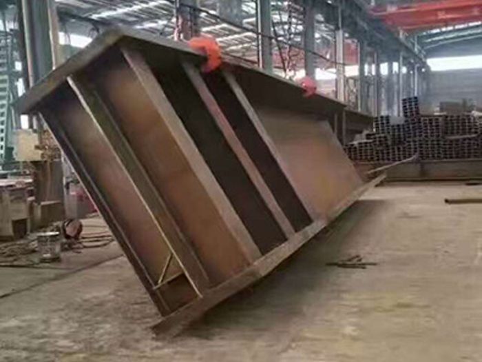 H型鋼梁、格構柱